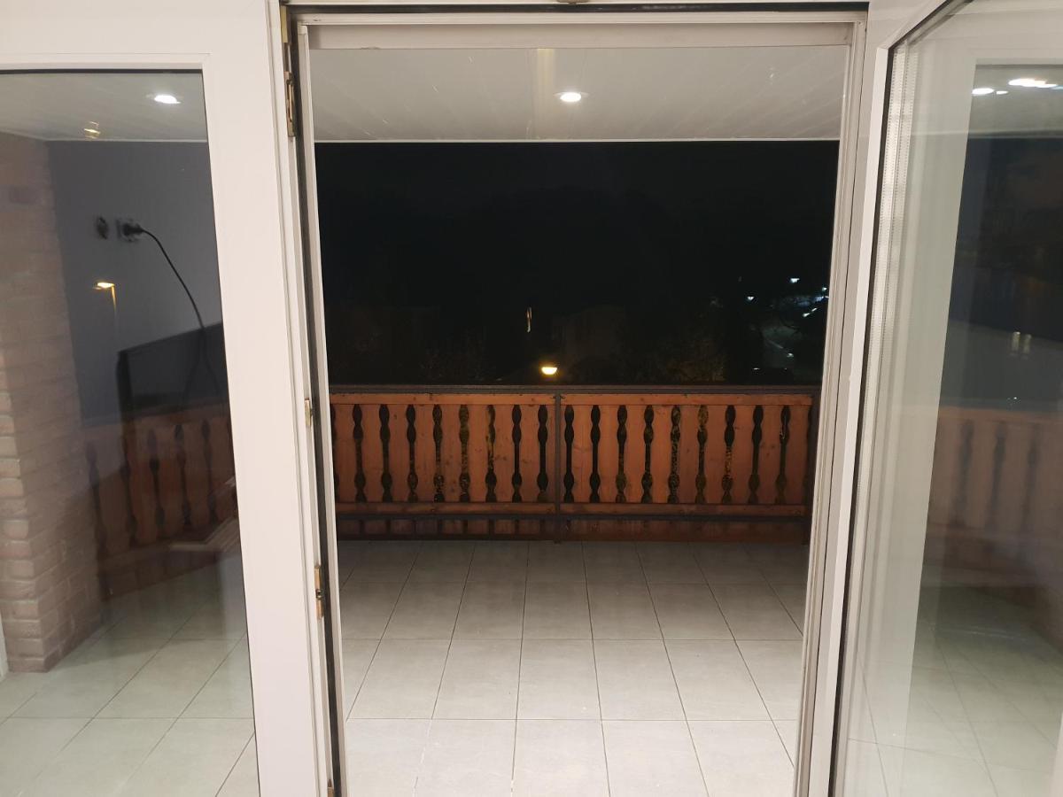 Ferienwohnung Mit Jacuzzi Naehe Flughafen Koeln Bonn Troisdorf Exterior foto