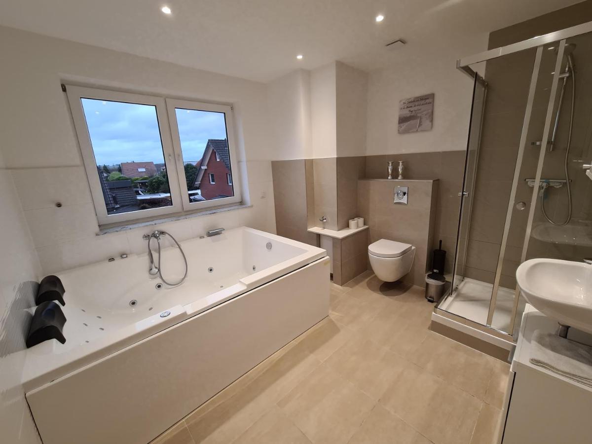 Ferienwohnung Mit Jacuzzi Naehe Flughafen Koeln Bonn Troisdorf Exterior foto